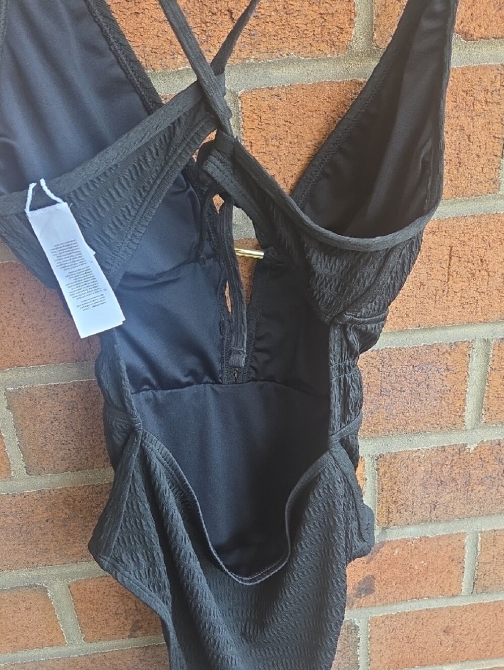 Cupshe One-Piece Swimsuit with Plunge V-Neck and Gold Accent - Picture 6 of 8